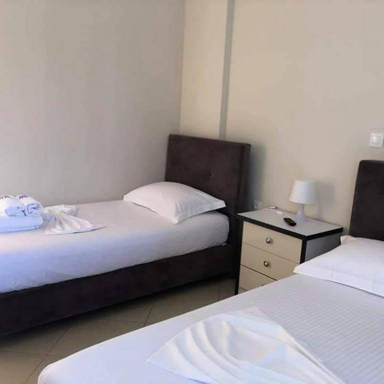 Himara Royal Hotel Екстериор снимка