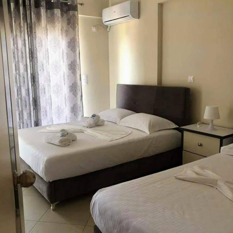Himara Royal Hotel Екстериор снимка