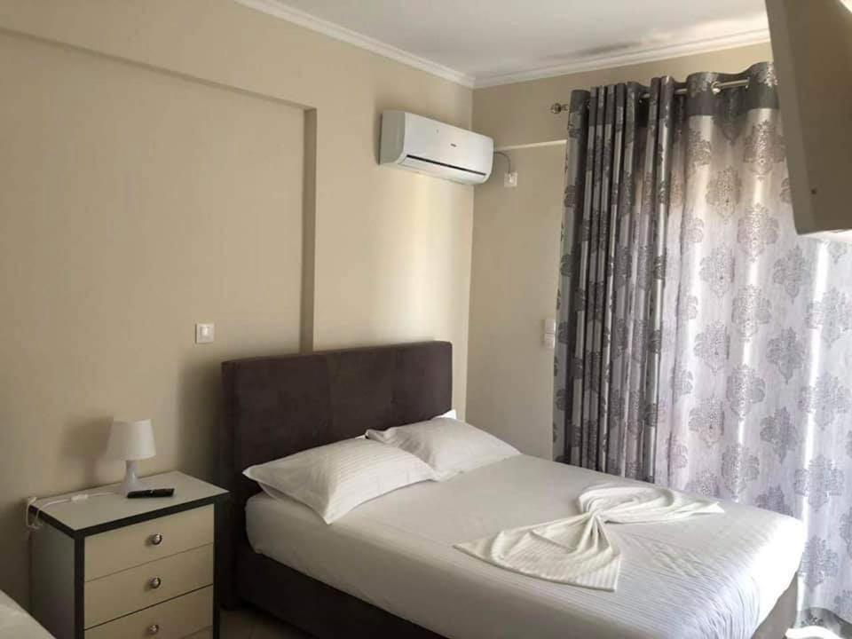 Himara Royal Hotel Екстериор снимка