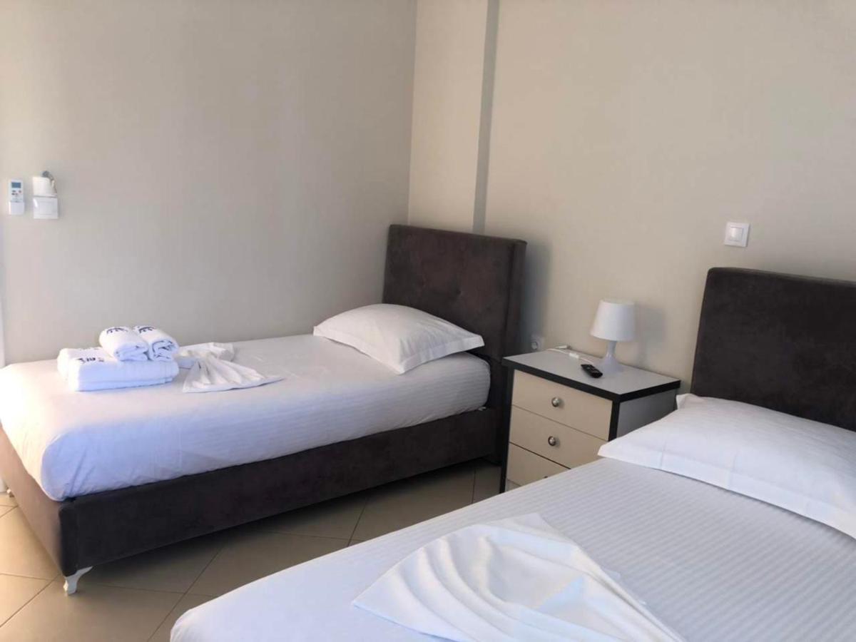 Himara Royal Hotel Екстериор снимка